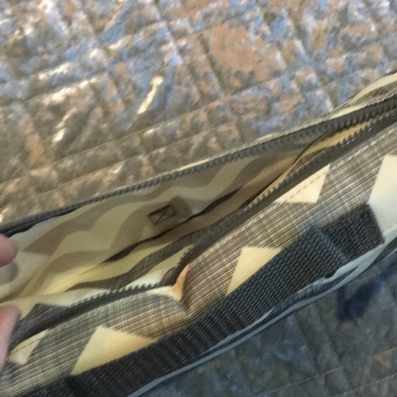 SKIP HOP DIAPER & WIPE CARRIER W/ CHANGING PAD - Picture 10 of 16